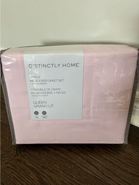 Sheets! NWT by DISTINCTLY HOME
4 piece microfiber sheet set 🌸